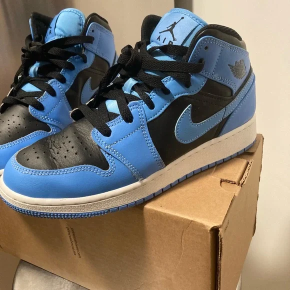 Kids Blue and Black Sneakers Jordan 1 min d